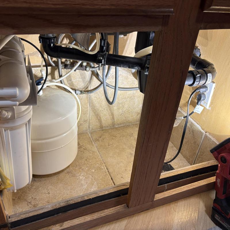 Water filtration system under sink with piping connections Water filtration system under sink with piping connections