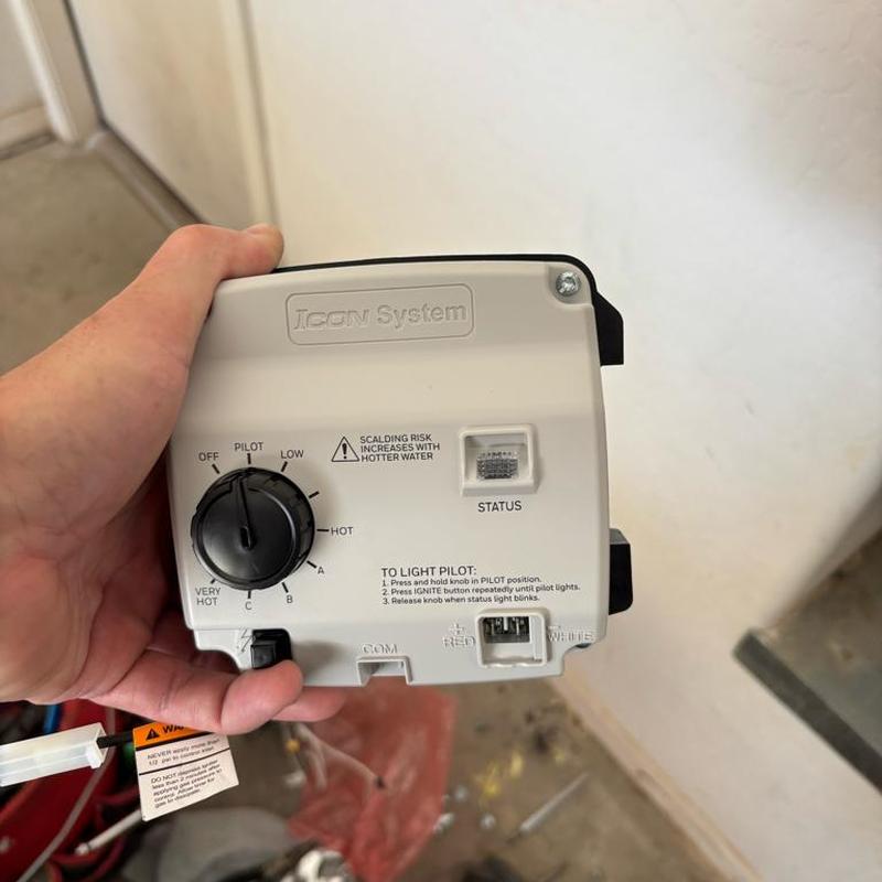 Main gas control valve for water heater unit