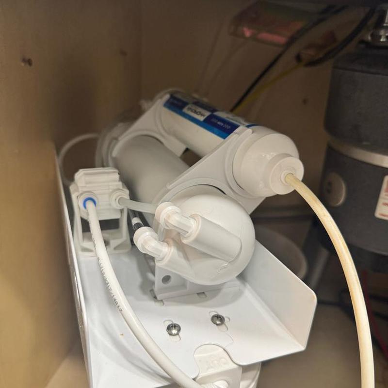 Reverse osmosis filter system with tubing installation