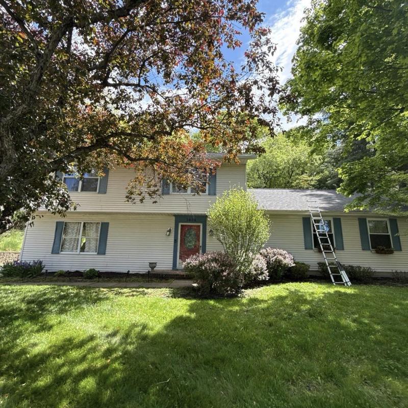 Vinyl siding and seamless gutters replacement at house