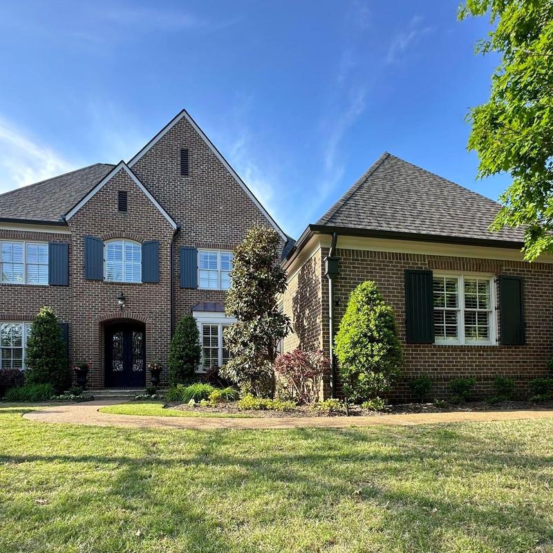 Owens Corning Oakridge asphalt shingle roof on brick home Owens Corning Oakridge asphalt shingle roof on brick home