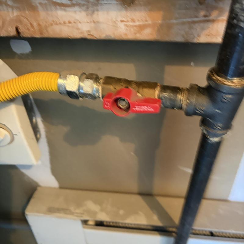 Gas shutoff valve with yellow flexible connector