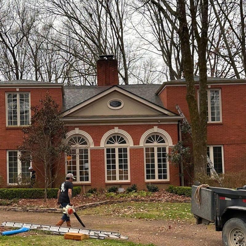 Owens Corning Oakridge asphalt roofing on brick home