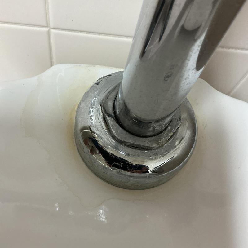 Flushometer leak with water pooling on urinal surface Flushometer leak with water pooling on urinal surface
