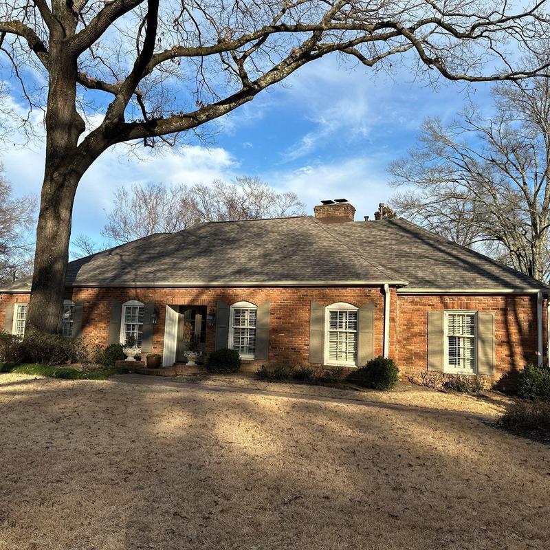 Certainteed Landmark asphalt roof on brick home