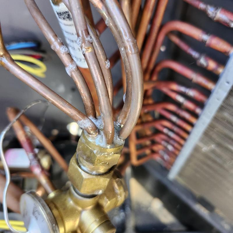 RUUD heat pump outdoor coil with copper refrigerant lines RUUD heat pump outdoor coil with copper refrigerant lines