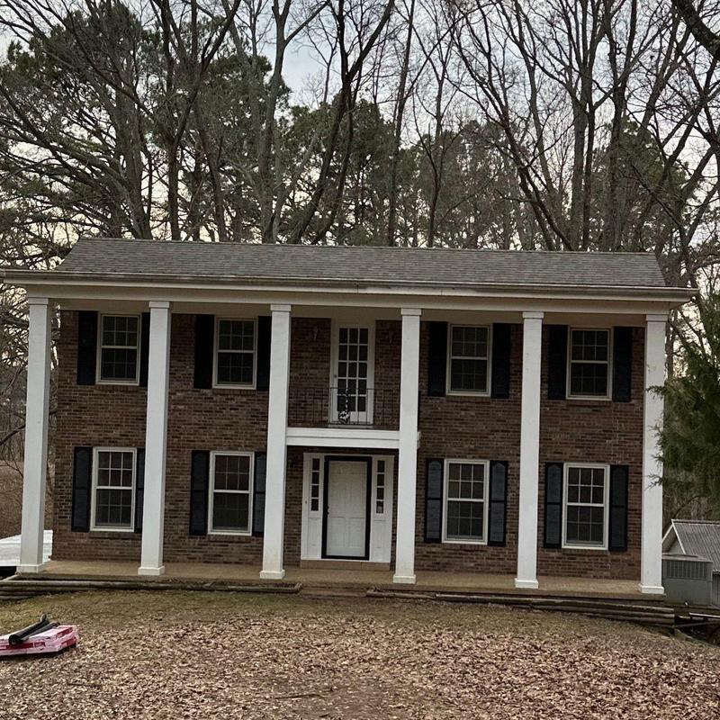 Owens Corning Oakridge asphalt roof on brick house