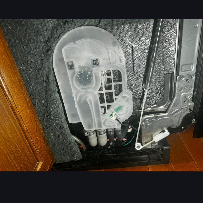 Dishwasher water manifold installed with spring tension system