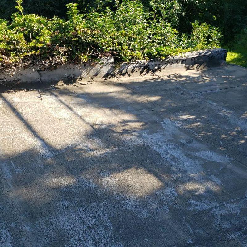 Flat roof with cracked and separating membrane edges Flat roof with cracked and separating membrane edges
