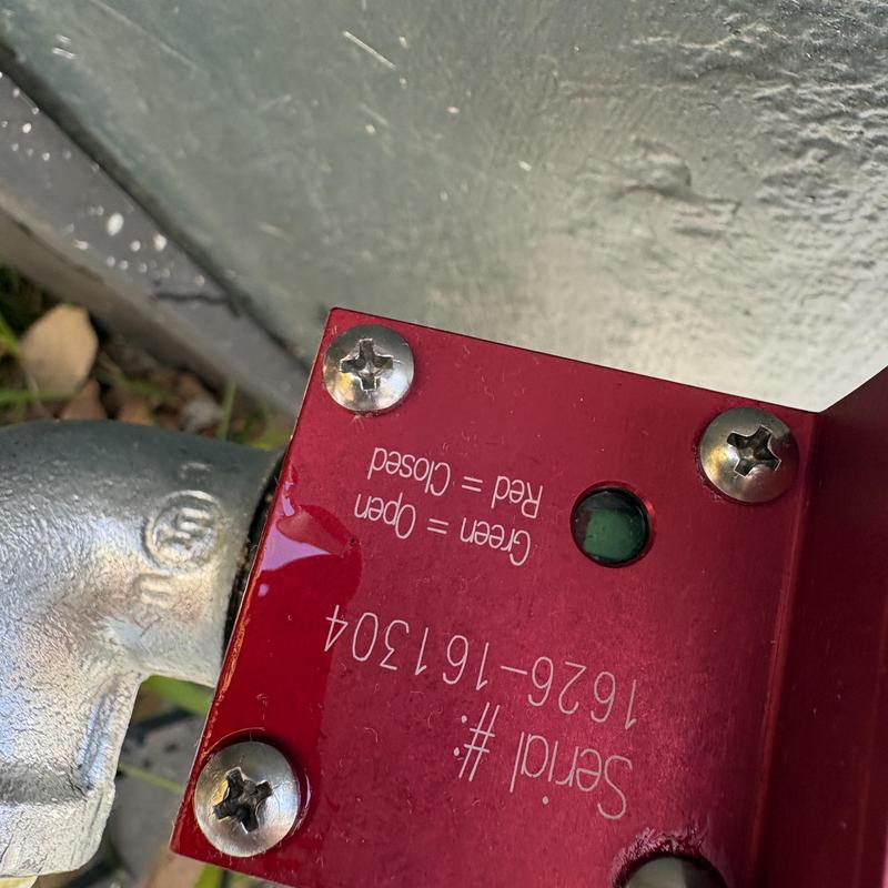 Earthquake gas shut-off valve with status indicator Earthquake gas shut-off valve with status indicator
