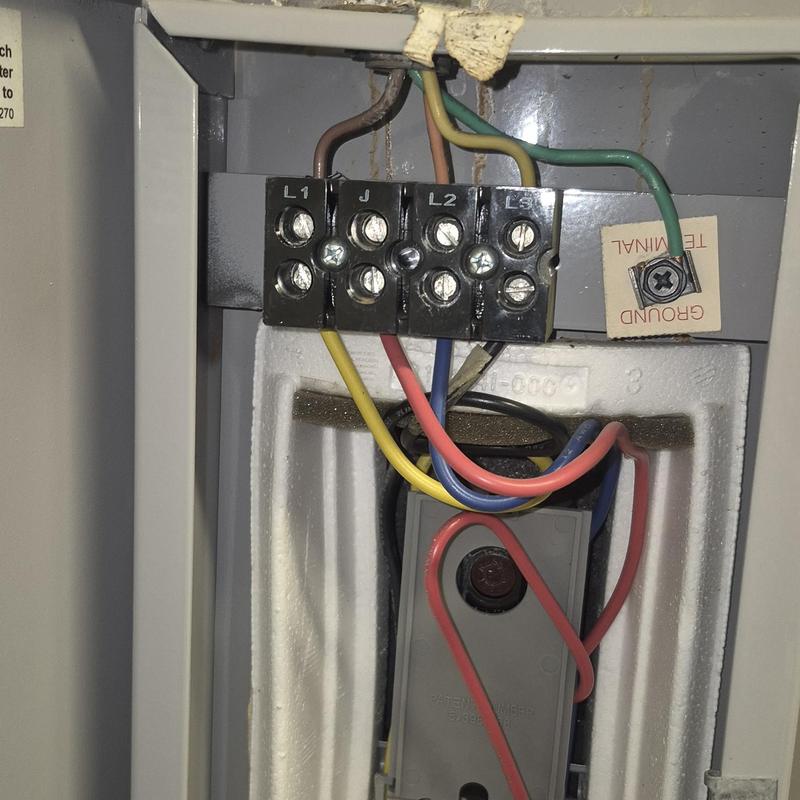 Electric water heater terminal block and wiring connections Electric water heater terminal block and wiring connections
