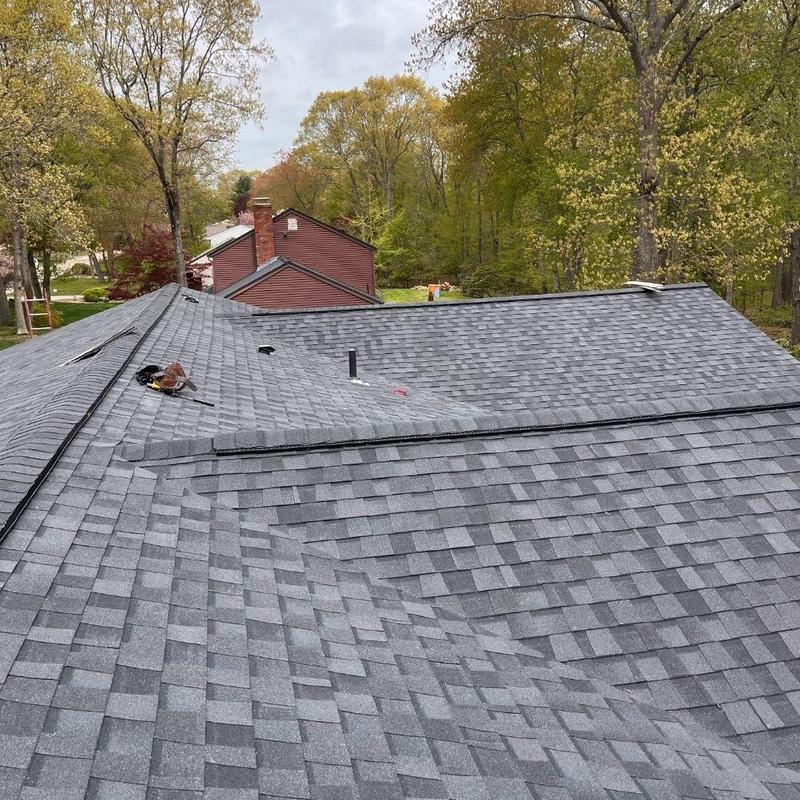 Asphalt shingle roof installation with clean finish Asphalt shingle roof installation with clean finish