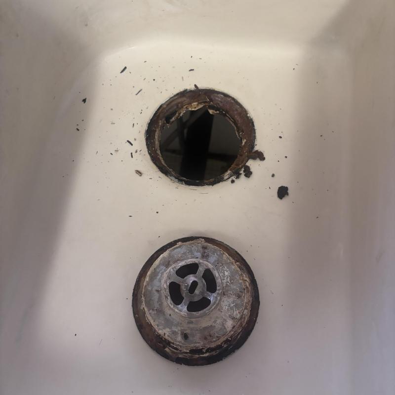 Basket strainer and drain opening in kitchen sink bowl Basket strainer and drain opening in kitchen sink bowl