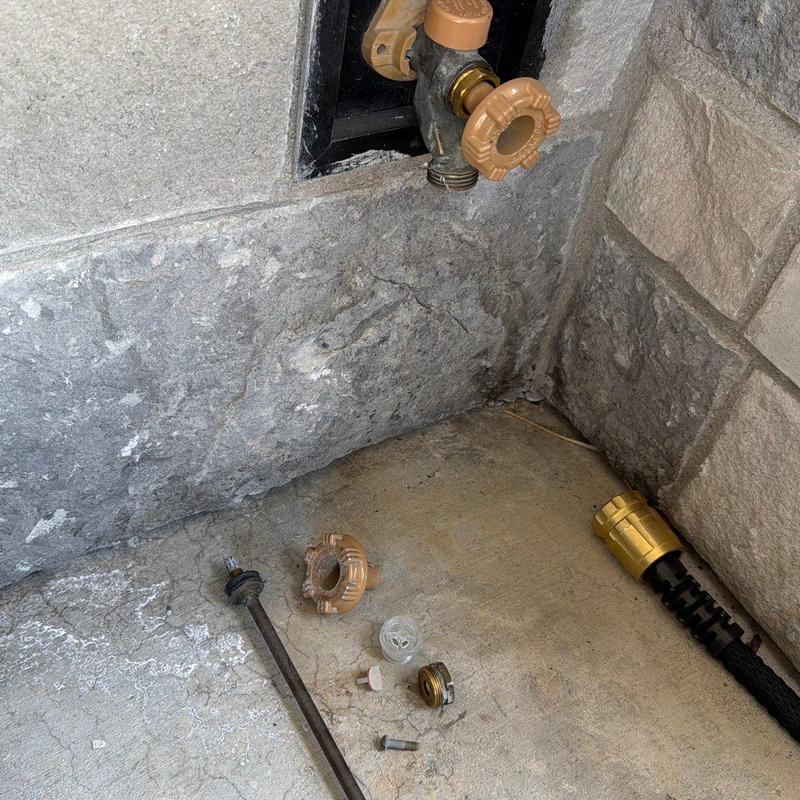Hose bibb with replaced washers, gaskets, and handle Hose bibb with replaced washers, gaskets, and handle