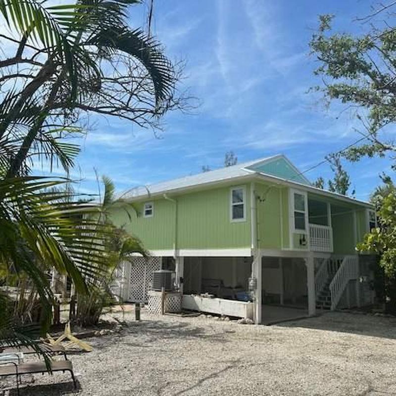 Aluminum standing seam roof on coastal home