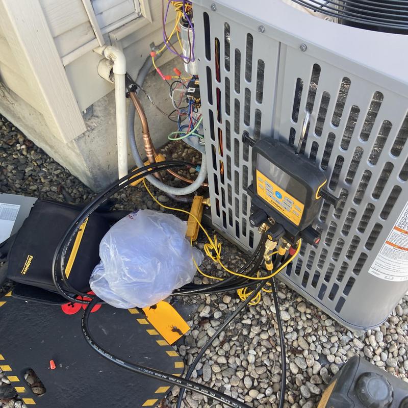 2-ton condenser with diagnostics equipment and wiring