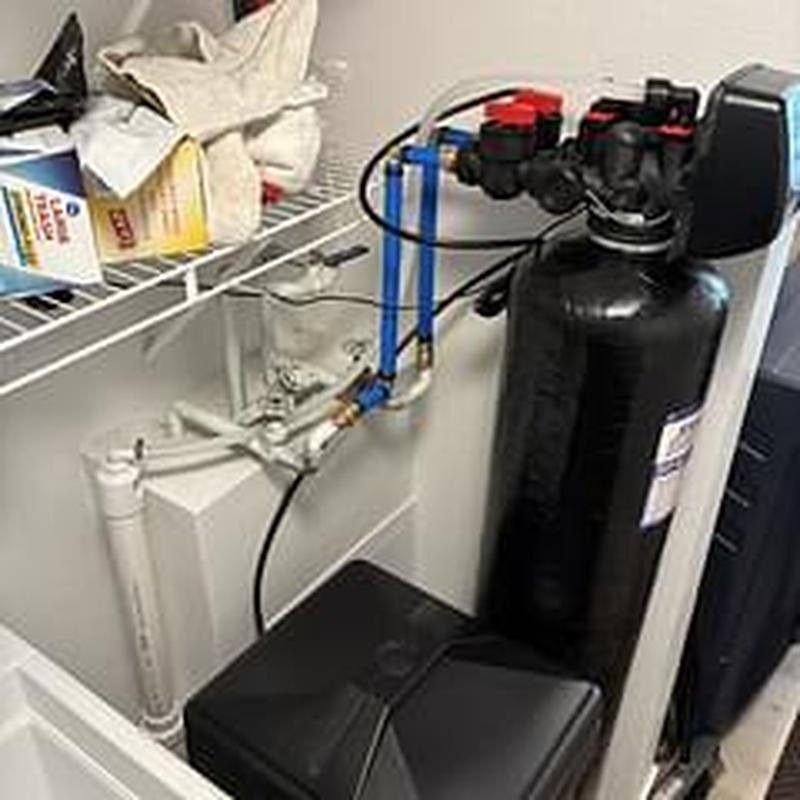 Water softener unit with plumbing connections installation