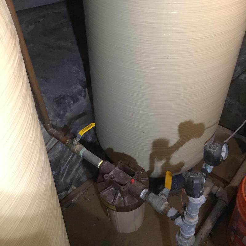 Water filtration system with pressure tanks and valves Water filtration system with pressure tanks and valves
