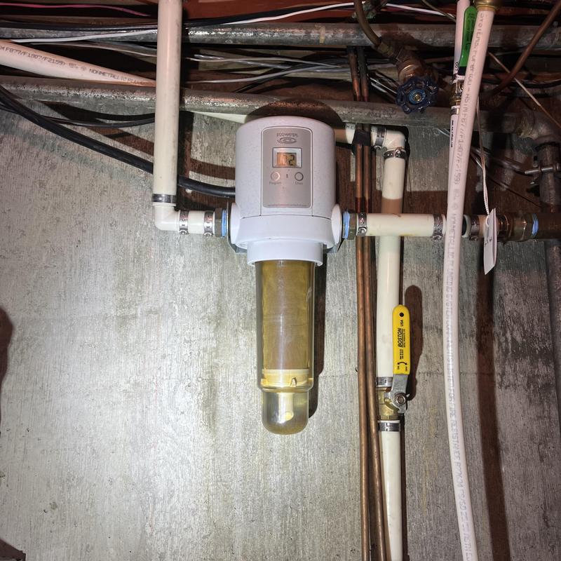 Water filter housing with shutoff valve installation Water filter housing with shutoff valve installation
