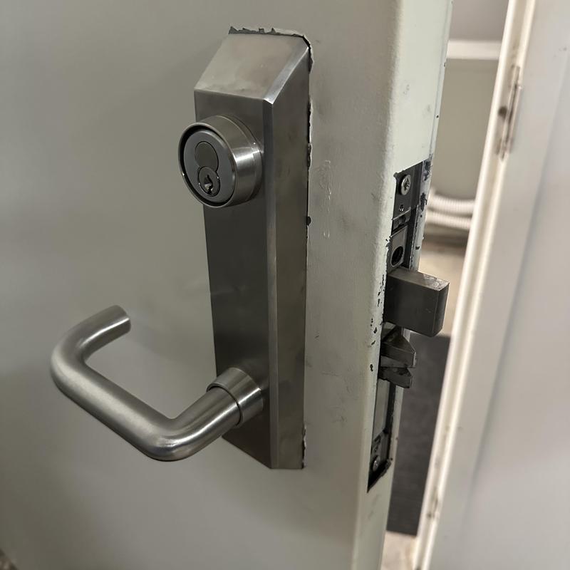 Electronic multipoint door lock with stainless steel handle Electronic multipoint door lock with stainless steel handle