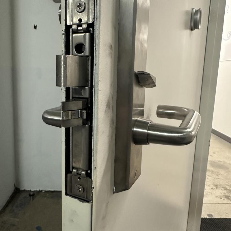Electronic multipoint door lock installation on metal door Electronic multipoint door lock installation on metal door