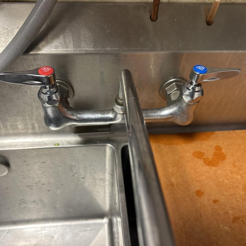 Commercial sink faucet with hot and cold handles