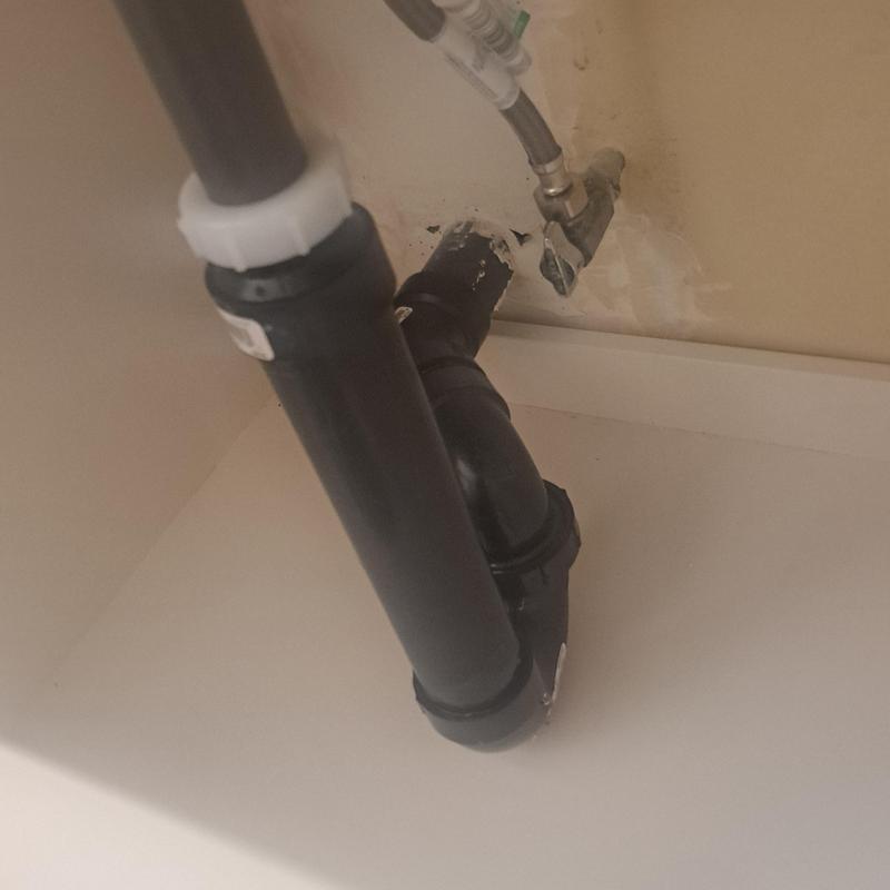 Lav sink vertical drain pipe and faucet connection