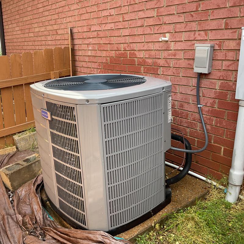 Condenser unit with outdoor disconnect and wiring Condenser unit with outdoor disconnect and wiring