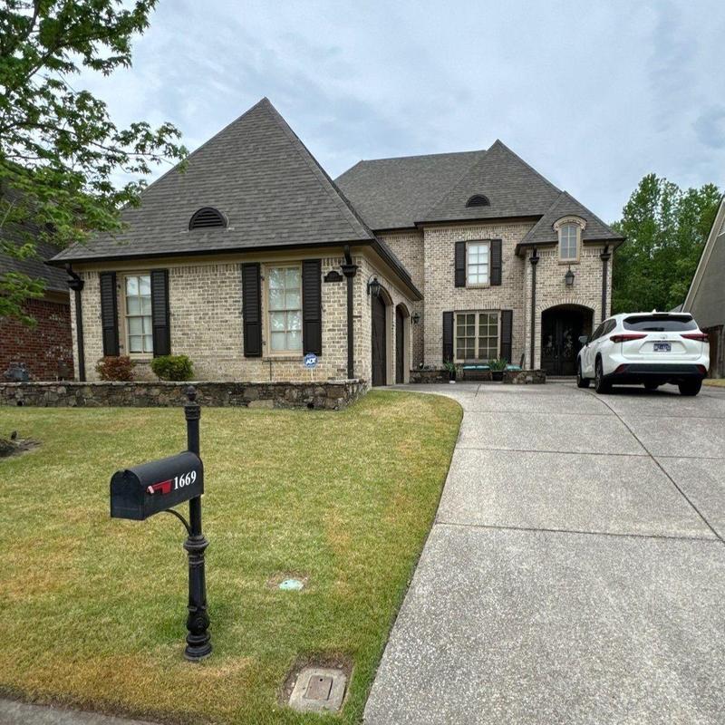 Owens Corning Oakridge asphalt roof on brick home Owens Corning Oakridge asphalt roof on brick home