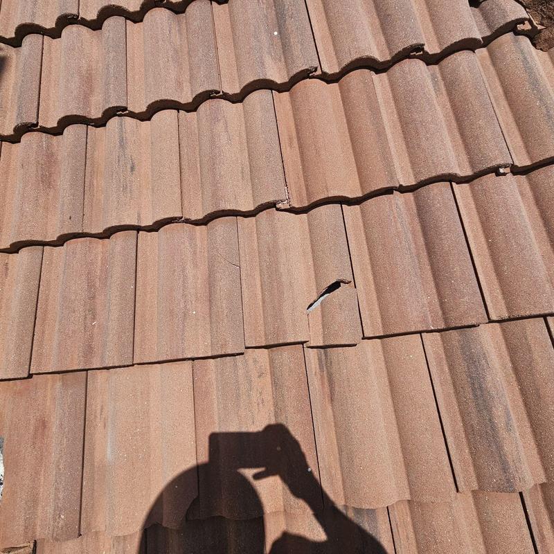 Tile roof with cracked and damaged tiles Tile roof with cracked and damaged tiles