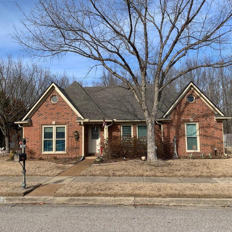 Owens Corning Oakridge asphalt roof on brick home Owens Corning Oakridge asphalt roof on brick home