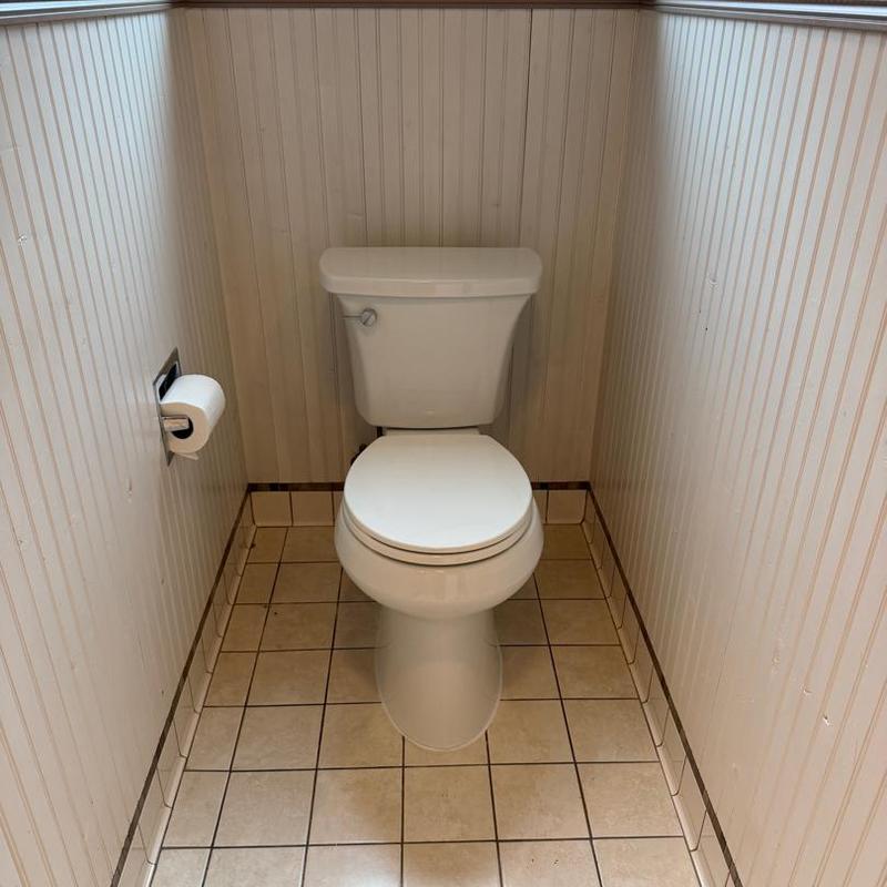 White Highline Arc round chair-height toilet with seat