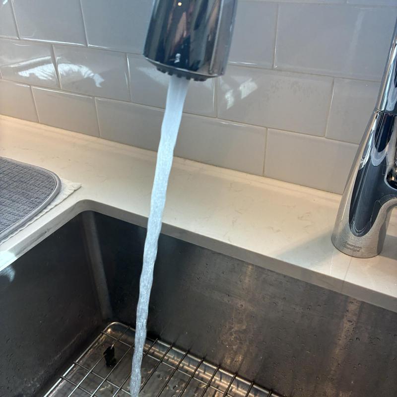 Kitchen sink faucet with restored hot water flow