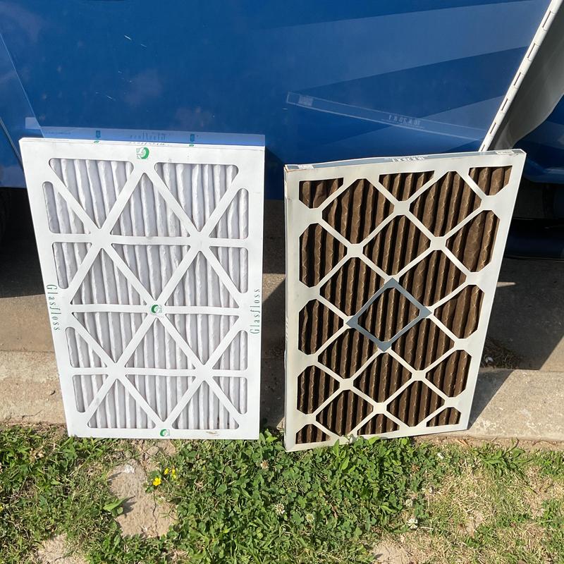 16x25x1 Air filters new and used side by side 16x25x1 Air filters new and used side by side