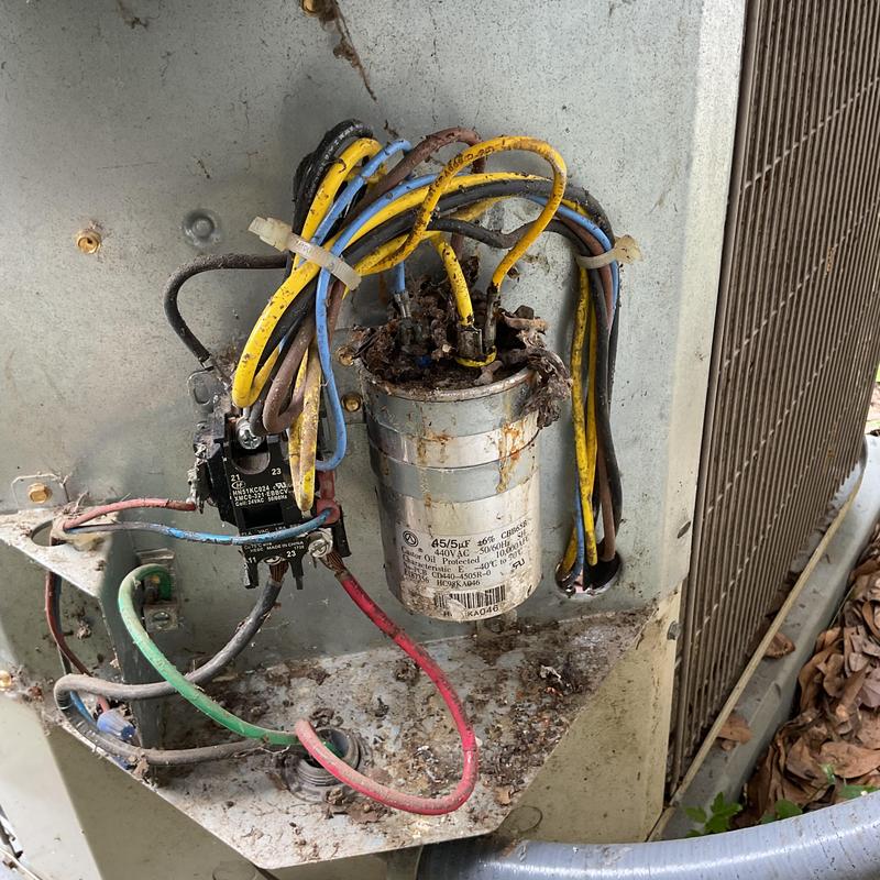 Dual run capacitor and condenser contactor in AC unit Dual run capacitor and condenser contactor in AC unit