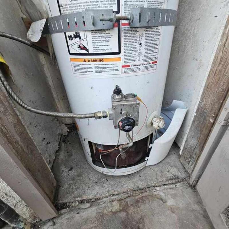 Thermocouple assembly on Rheem gas water heater tank