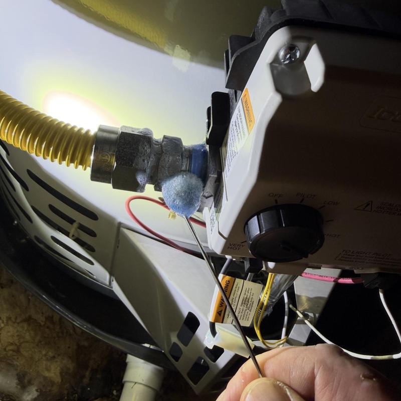 Gas valve leak detection with soapy foam application Gas valve leak detection with soapy foam application