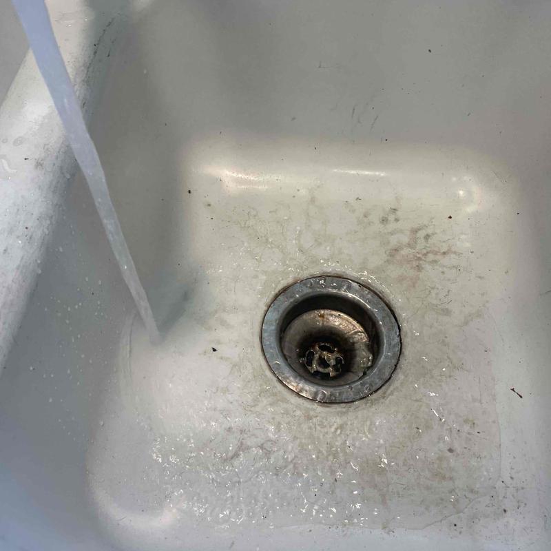 Kitchen sink drain clogged with double trap violation Kitchen sink drain clogged with double trap violation