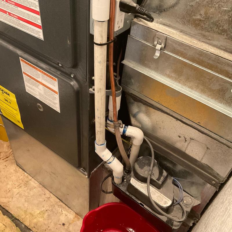 Condensation pump with copper tubing installation Condensation pump with copper tubing installation