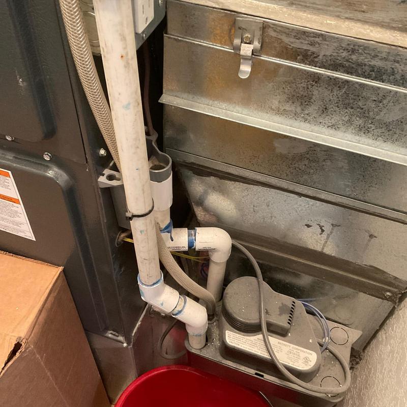 Condensation pump with PVC drain piping installation Condensation pump with PVC drain piping installation