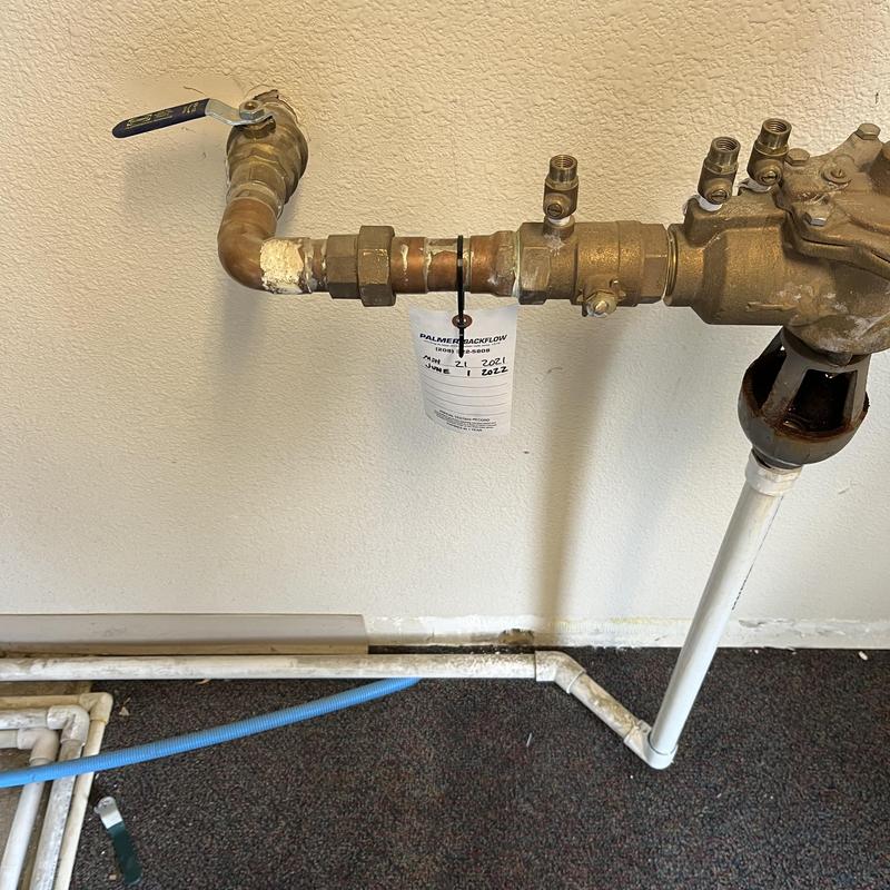 Backflow valve assembly with shut-off valve and pipes Backflow valve assembly with shut-off valve and pipes