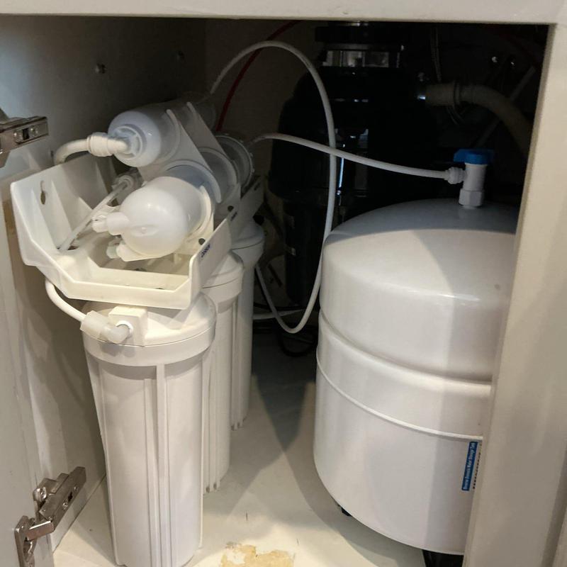 Kitchen reverse osmosis water filter system under sink