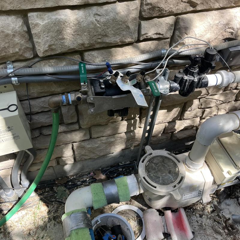 Backflow assembly and pool pump plumbing setup