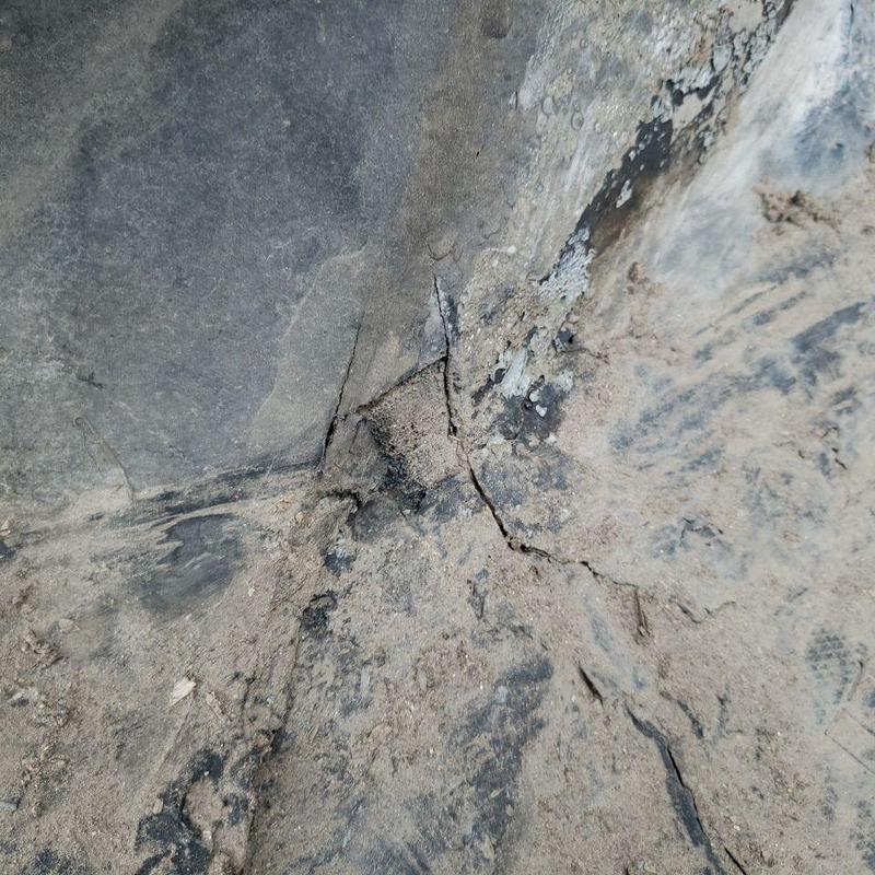 Modified bitumen flat roof cracks and wear signs