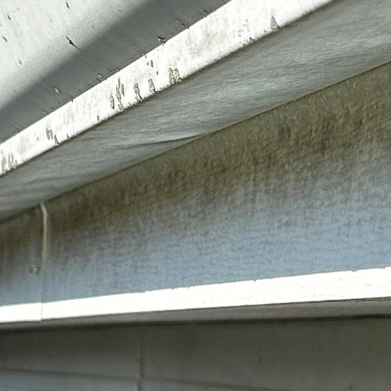 Roof drip edge with corrosion and wear signs
