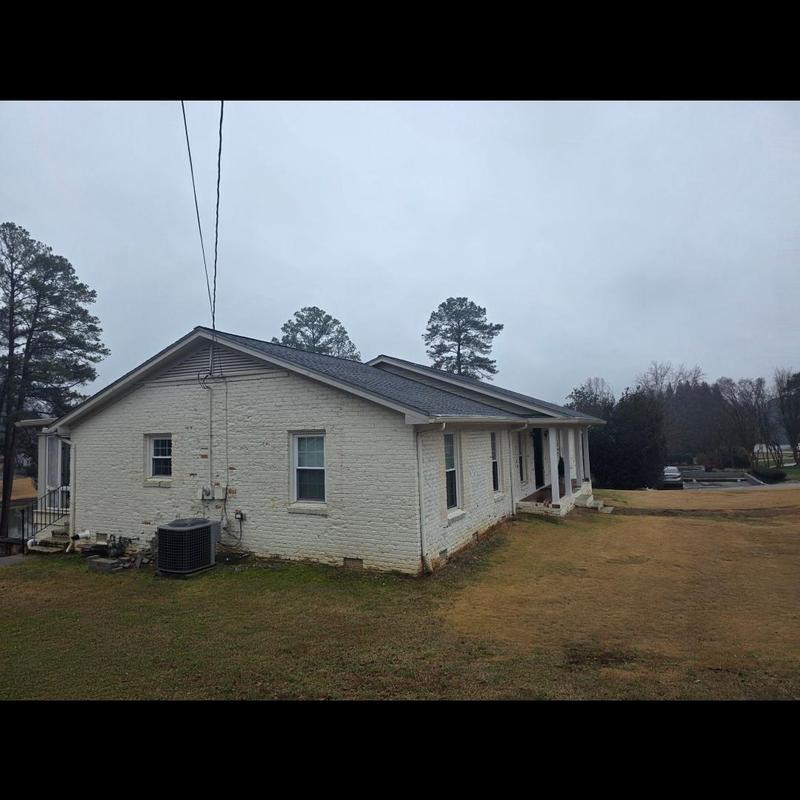 Owens Corning Duration shingle roof on ranch home