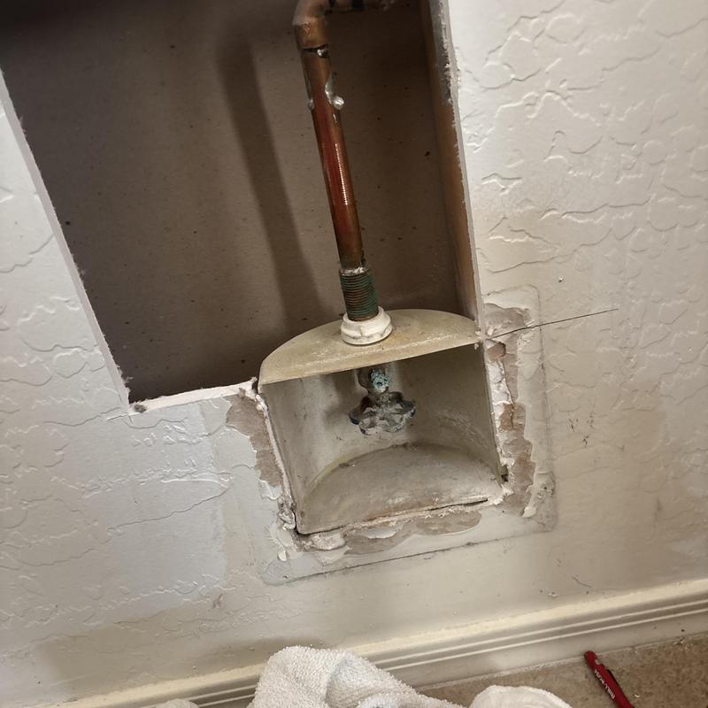 Ice maker valve with exposed copper pipe in wall cavity