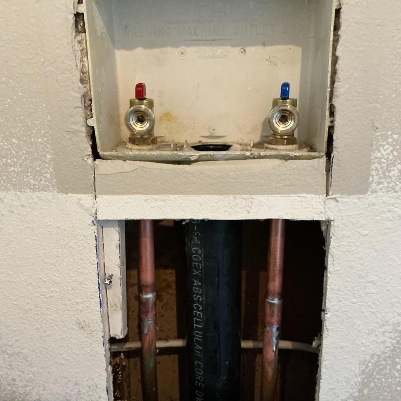 Laundry hot and cold water valves with copper piping