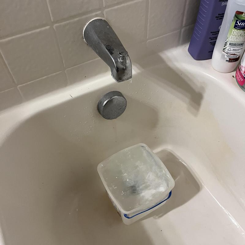 Tub spout and shower cartridge with water buildup Tub spout and shower cartridge with water buildup