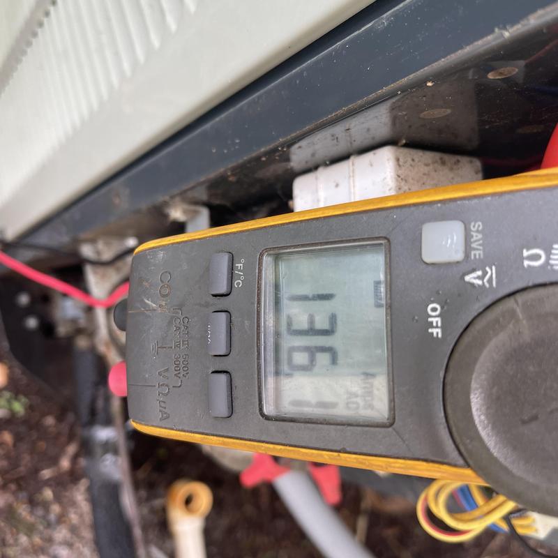 Compressor current measurement with clamp meter on HVAC unit Compressor current measurement with clamp meter on HVAC unit